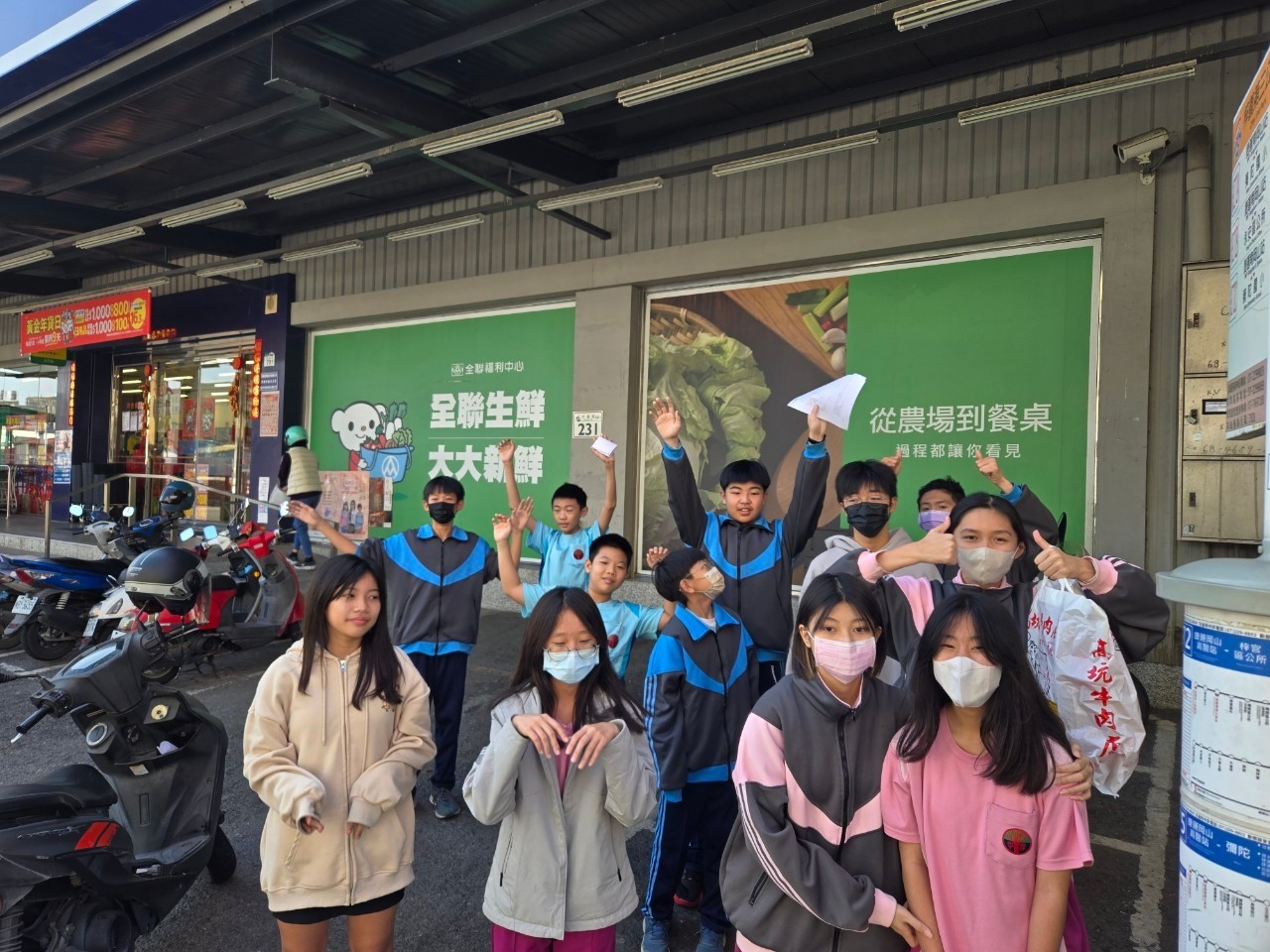 LINE_ALBUM_2025寒假雙語歡喜迎新年營隊_250210_1 - 複製 - 複製.jpg